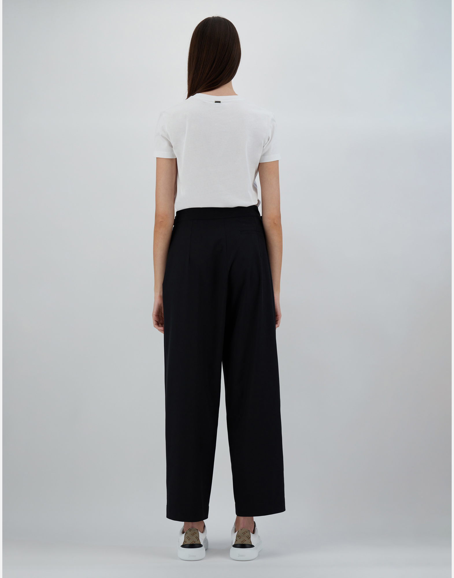 Herno Straight Leg Trousers With Elasticized Waist And Pockets In Black