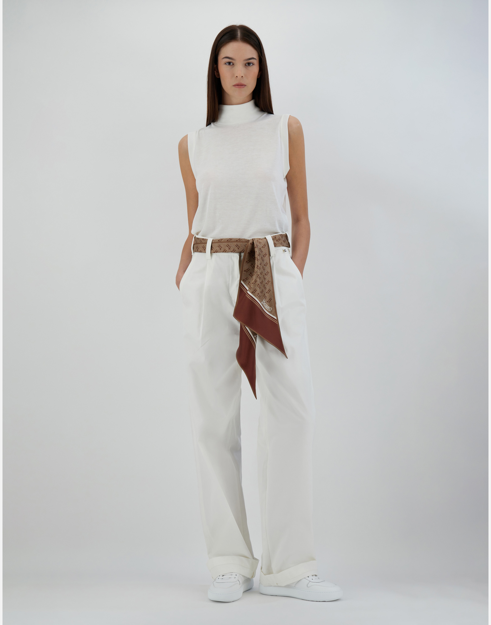 Herno Delon パンツ In White