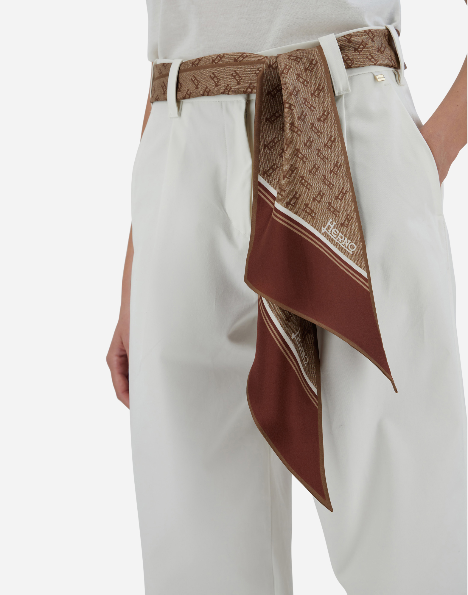 Herno Delon パンツ In White