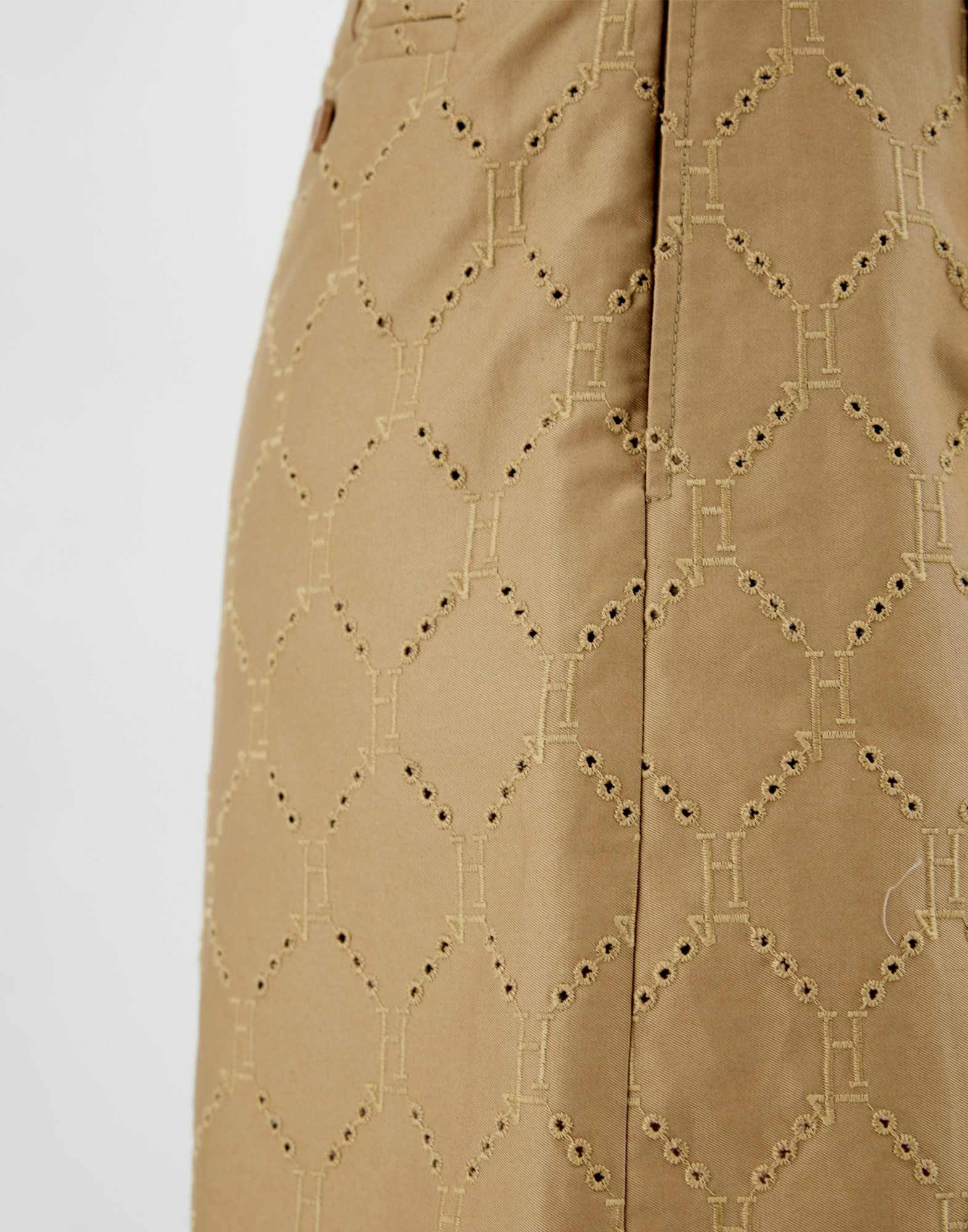Herno Embroidered Delon Shorts In Sand