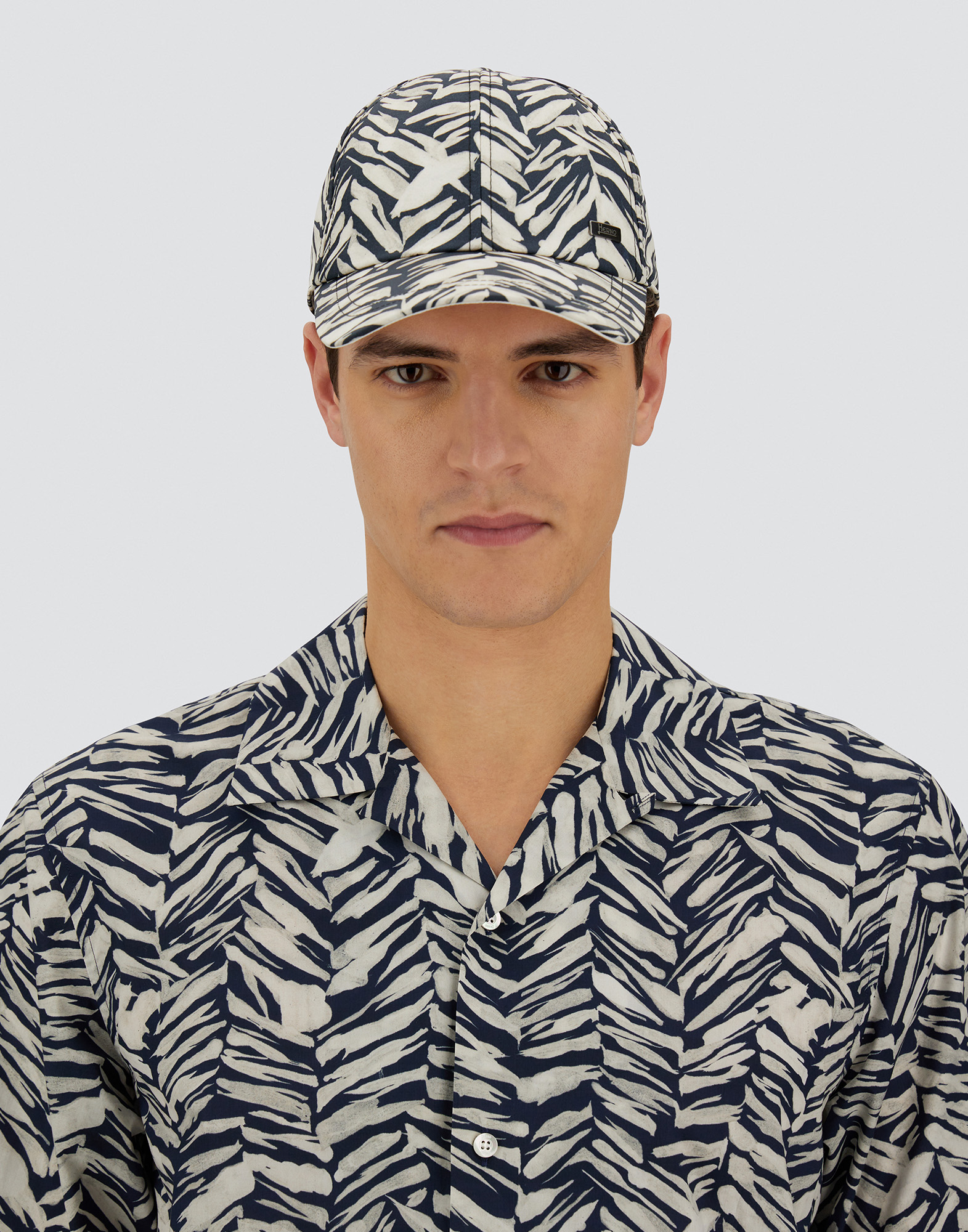 Herno Resort Baseball Cap In Nylon Seasonal Print And Travel Nylon Ponente In Black