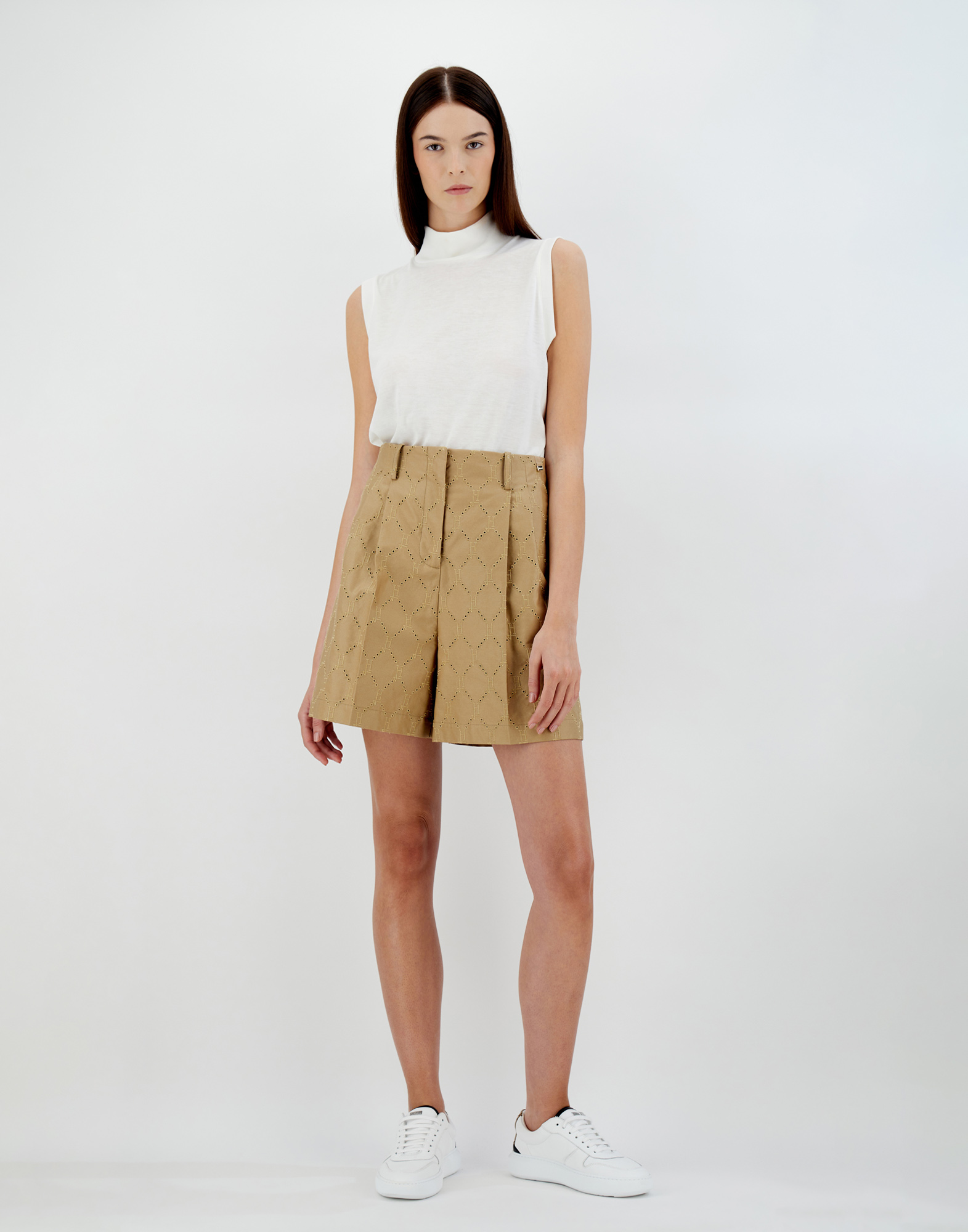 Herno Embroidered Delon Shorts In Sand