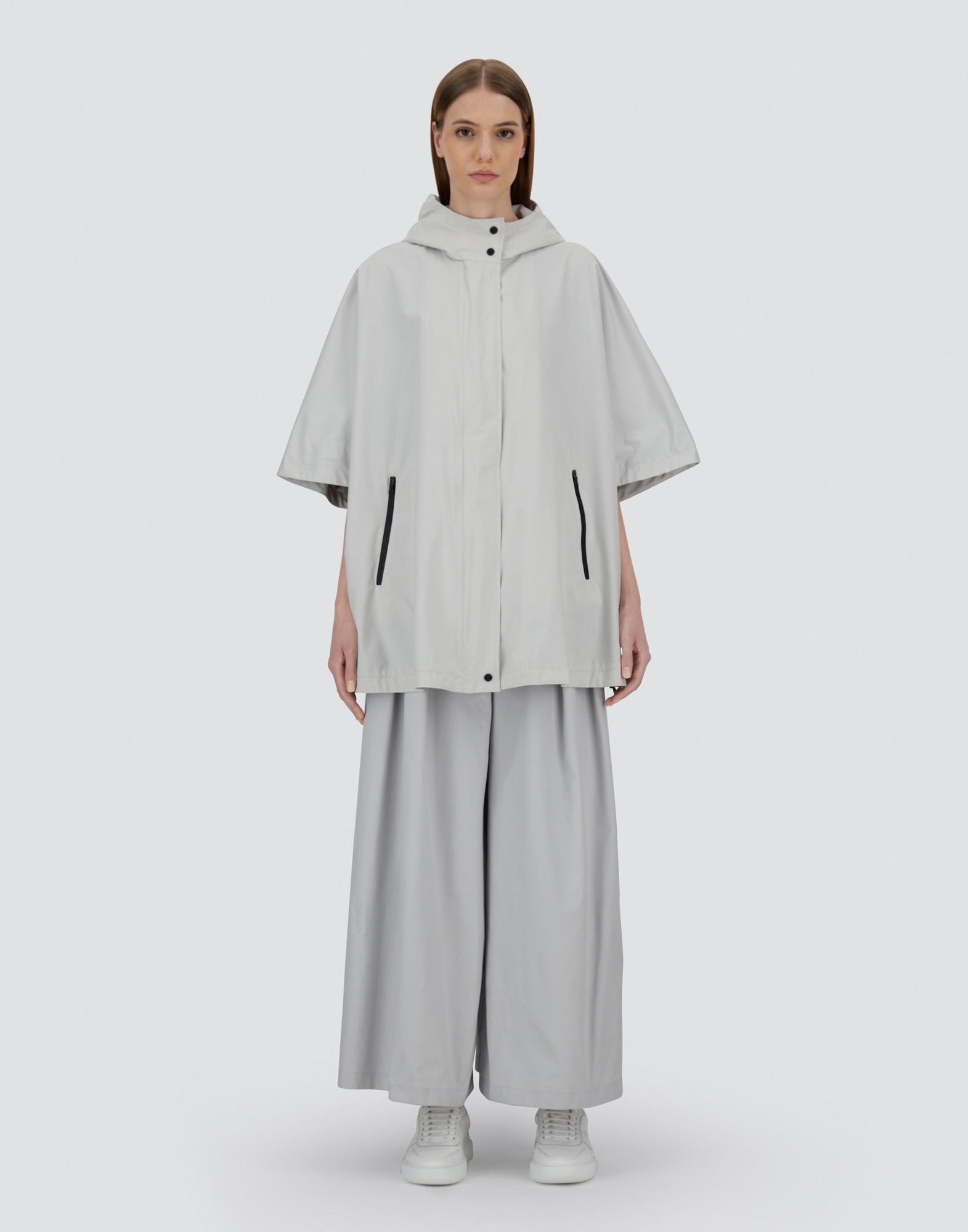 Herno Poncho In Gore-tex Infinium Windstopper In Ice