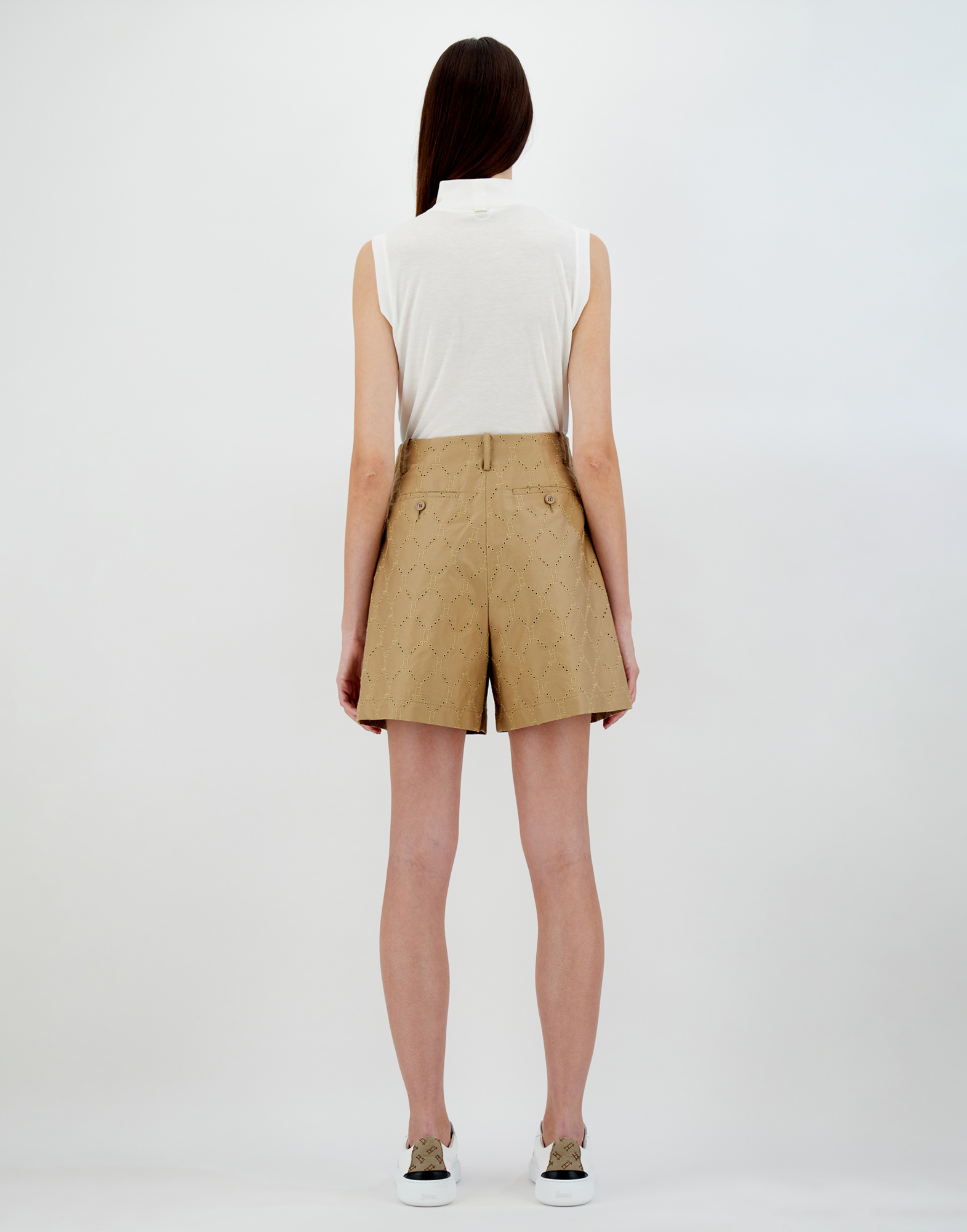 Herno Embroidered Delon Shorts In Sand
