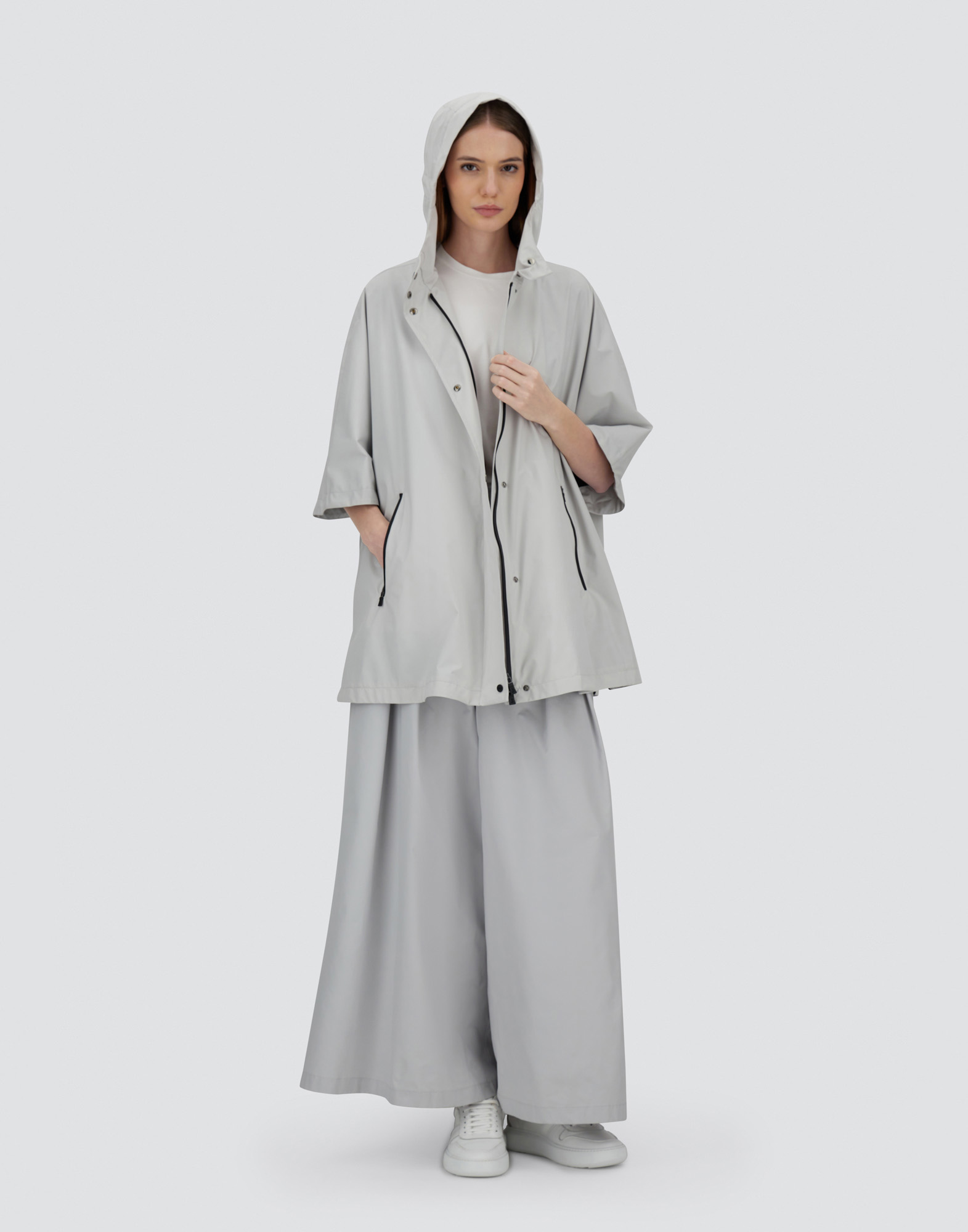 Herno Poncho In Gore-tex Infinium Windstopper In Ice