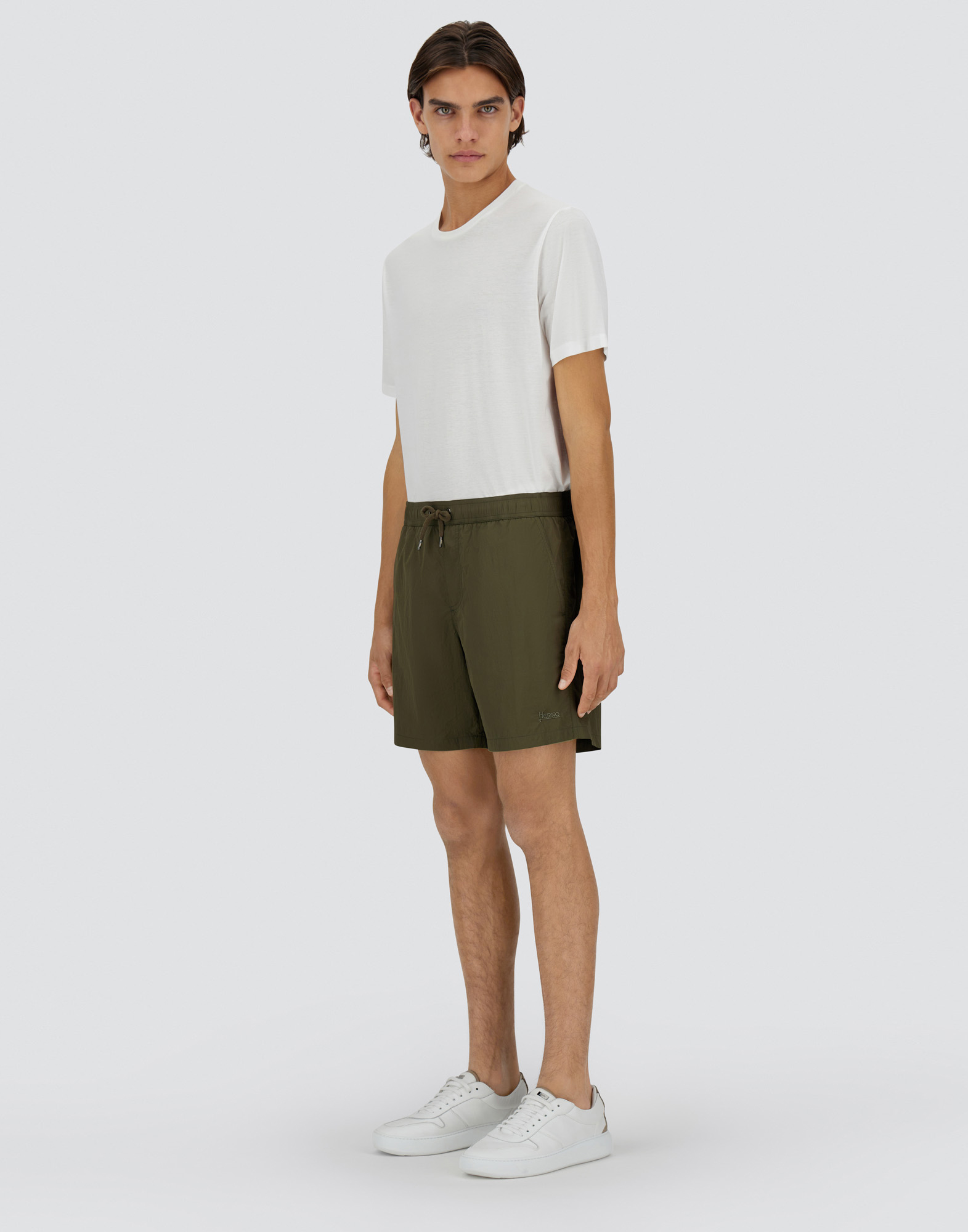 Herno Ultralight Crease Beach Boxers In Light Military