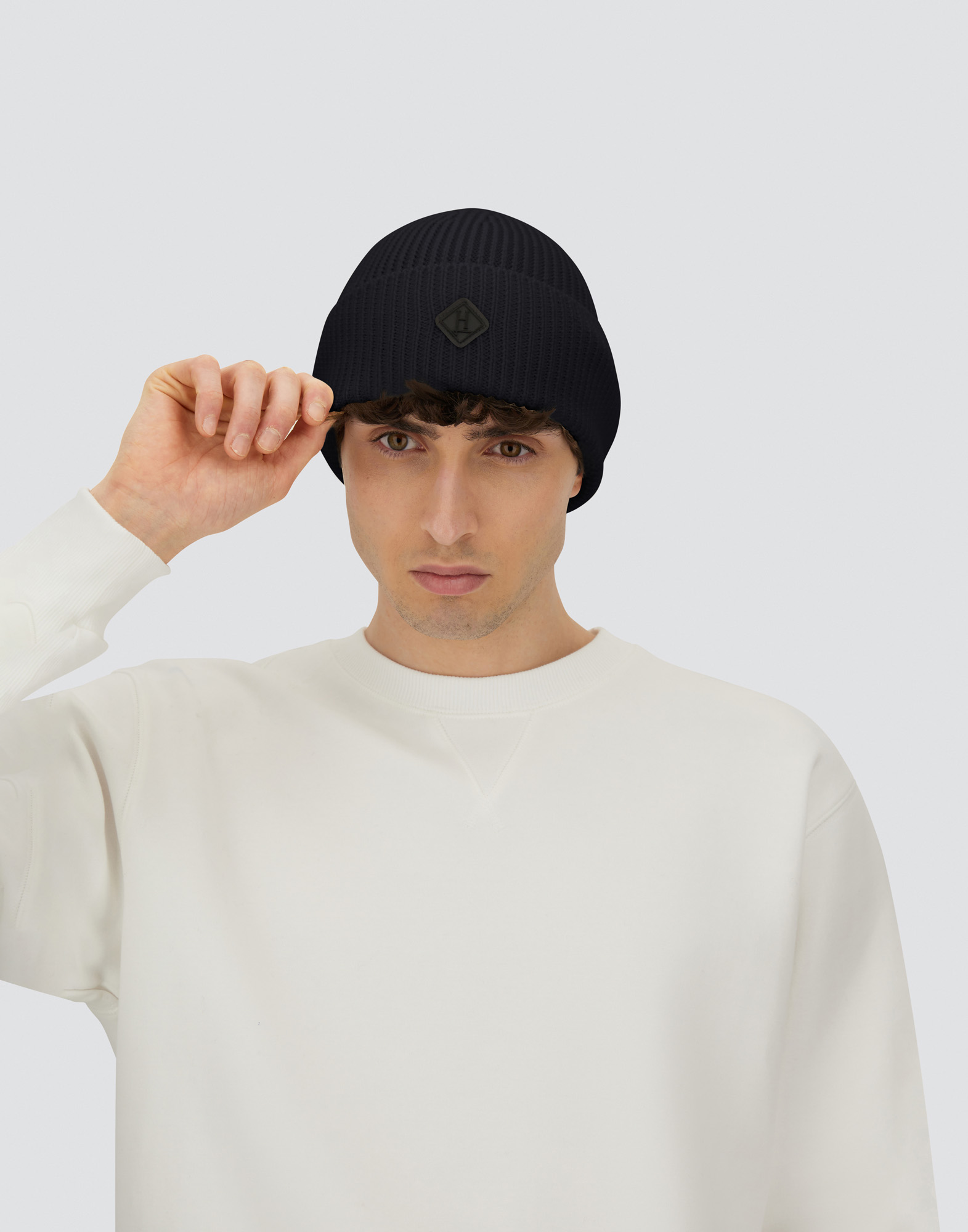 Herno Beanie In Ribbed Merino Wool In Black