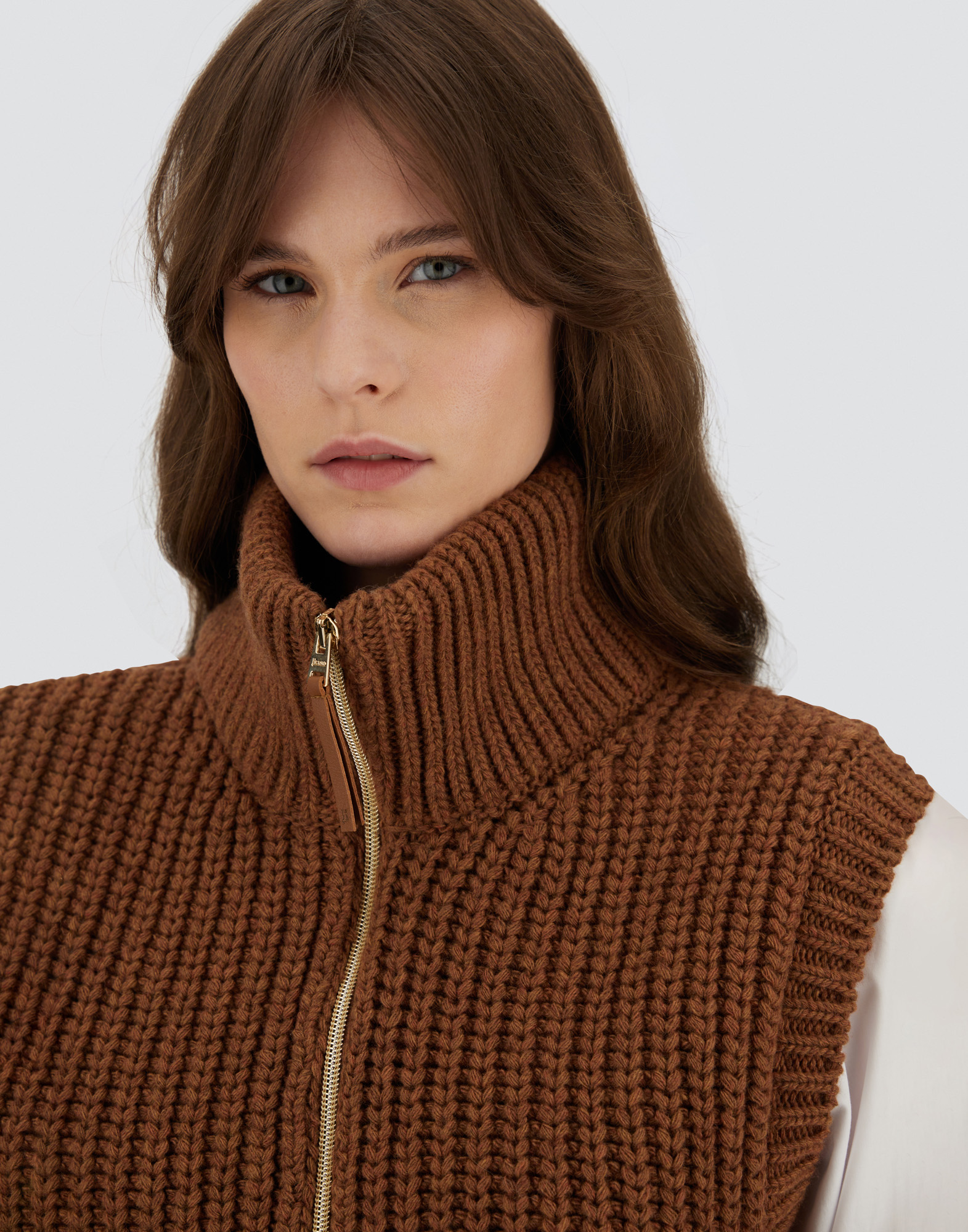 Herno Vest In Cob Stitch Wool In Brown