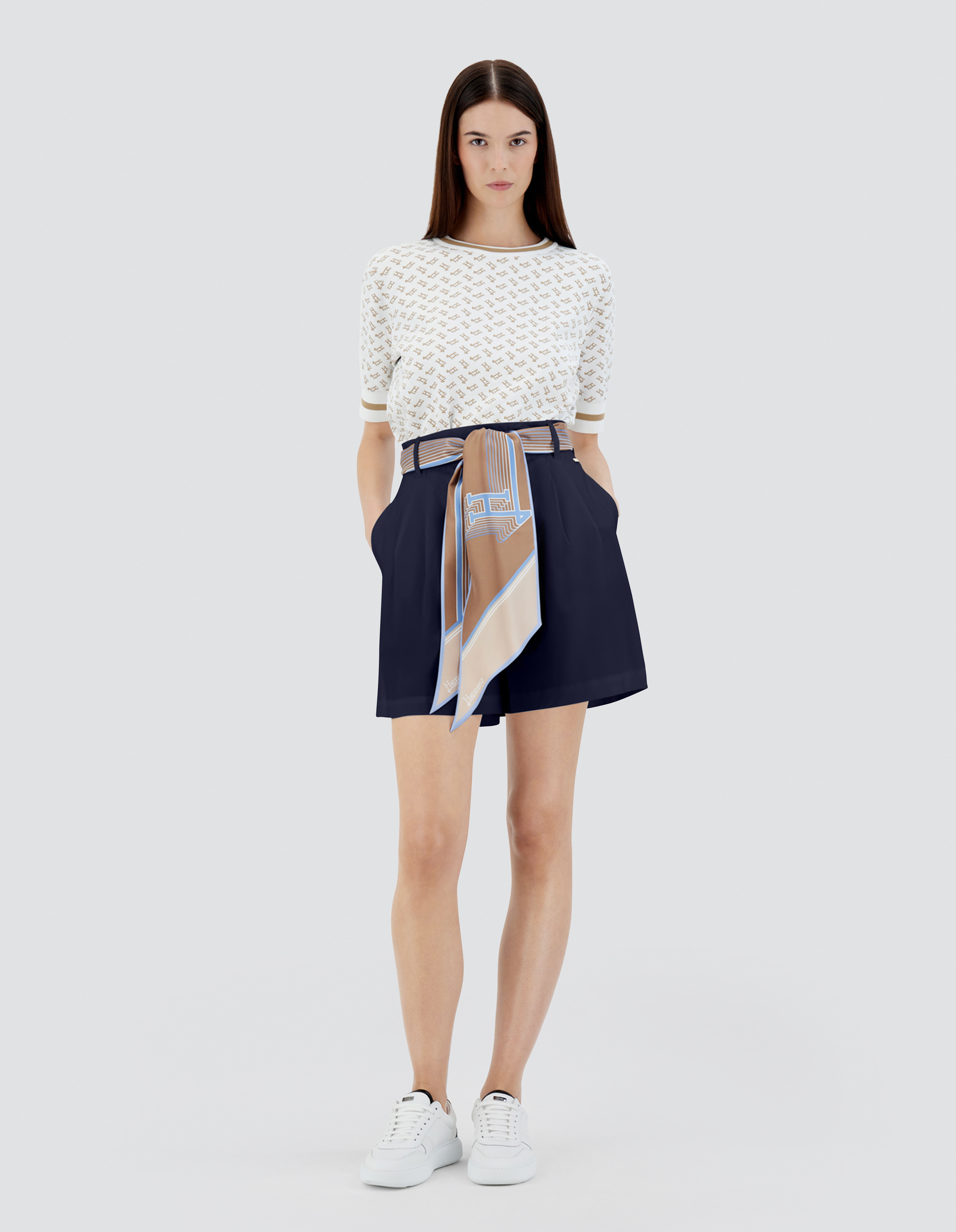 Herno Light Cotton Stretch Shorts In Blu Navy